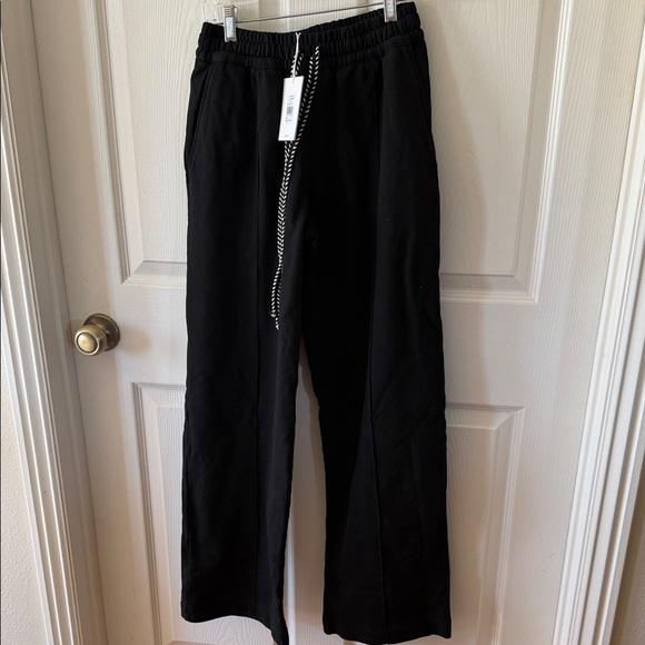 Venroy Women’s Black Straight Leg Track Pants Sz S.NWT. Box36